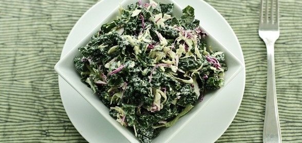 Салат из капусты кале с соусом ранч