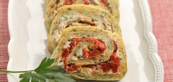 Яичный рулет со сладким перцем