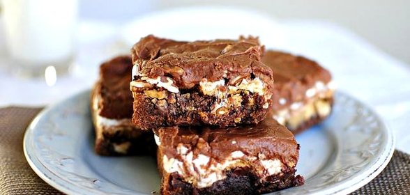 Шоколадные пирожные с орехами и суфле