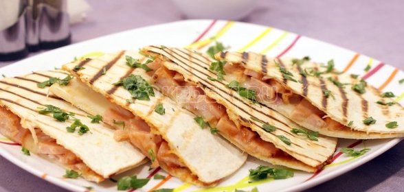 Кесадилья с ветчиной