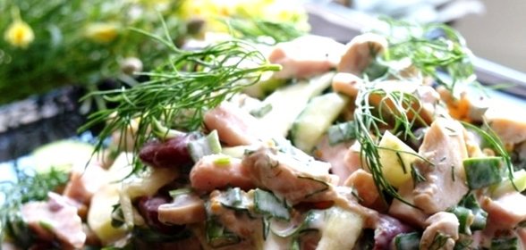 Простой салат из красной фасоли