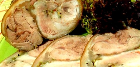 Рулет из свиной рульки