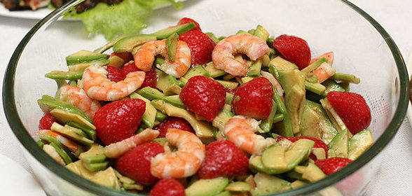 Салат из креветок и авокадо