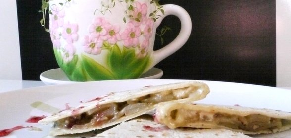 Кесадилья с грушей и сыром