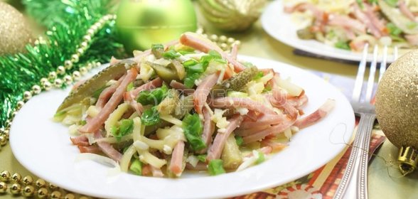 Салат с корнишонами «Остренький»