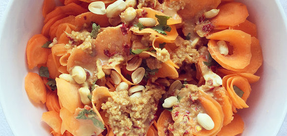 Морковный салат с арахисом