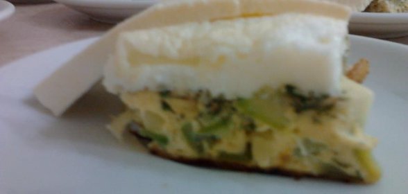 Омлет в духовке с кабачками и зеленым луком