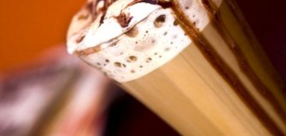 Ледяной карамельный кофе