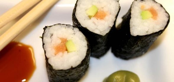 Суши роллы с лососем в домашних условиях