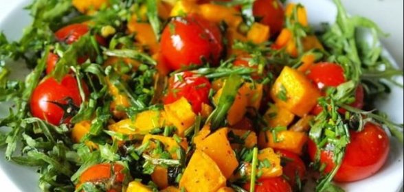 Теплый салат из тыквы с помидорами черри