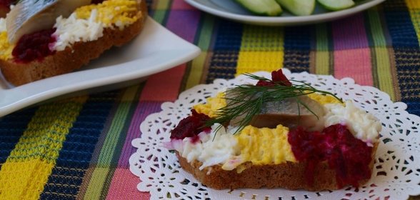 Бутерброды Триколор с сельдью