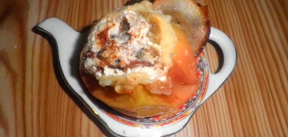 Запеченные яблоки с творогом и изюмом