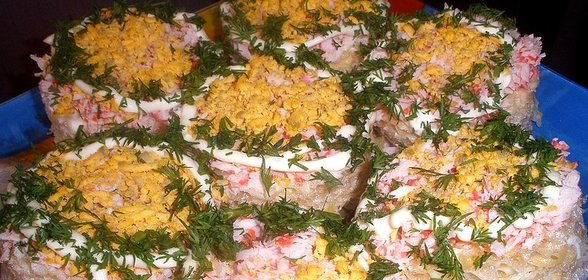 Салат на вафельных коржах