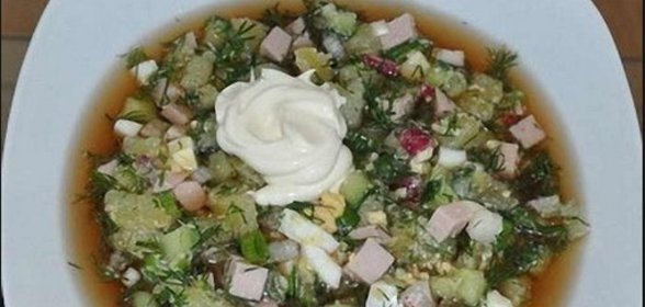 Окрошка с колбасой на квасе