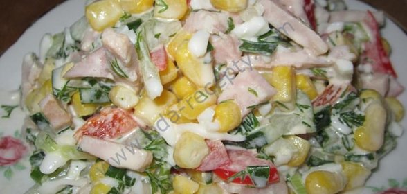 Салат из ветчины с огурцами яйцом и кукурузой
