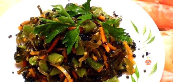 Салат из морской капусты и стручковой фасоли