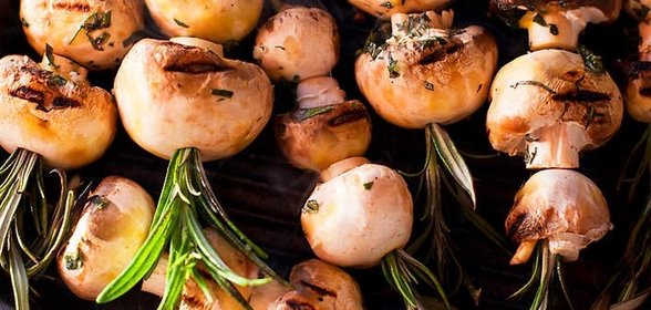 Шашлык из шампиньонов с розмарином