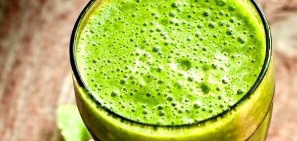 Зеленый смузи с апельсиновым соком