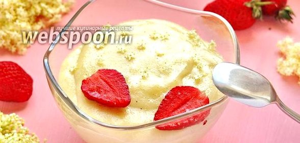 Манный пудинг с бузиной