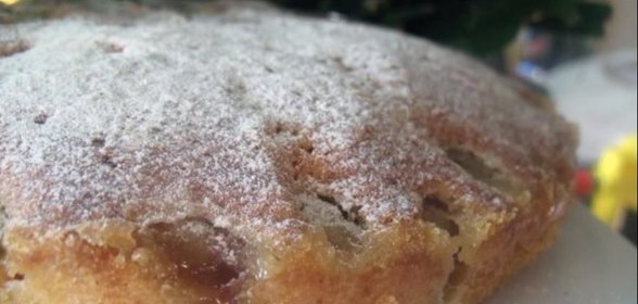 Кекс с виноградом и белым вином
