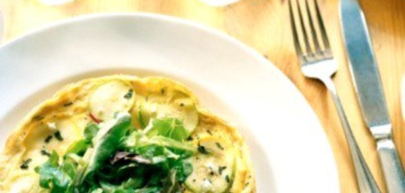 Пицца с цукини, голубым сыром и эстрагоном