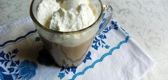 Кофе Глясе с мороженым и молоком