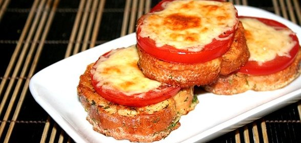 Гренки с помидорами