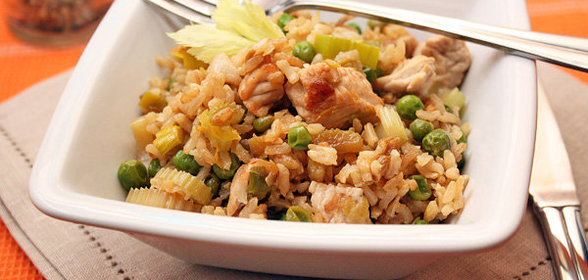 Коричневый рис с индейкой и овощами