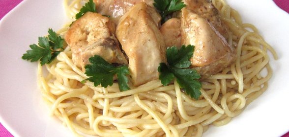 Курица тушеная в сметане