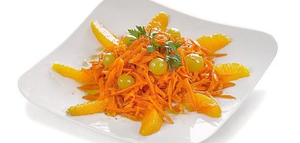 Салат из моркови с апельсинами и виноградом