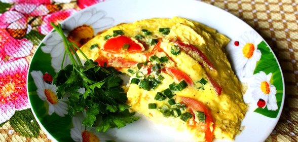 Омлет с помидорами и зеленью