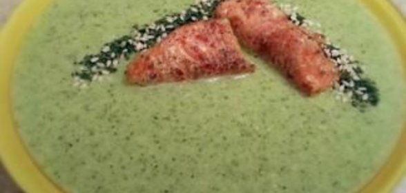 Крем-суп из брокколи с форелью