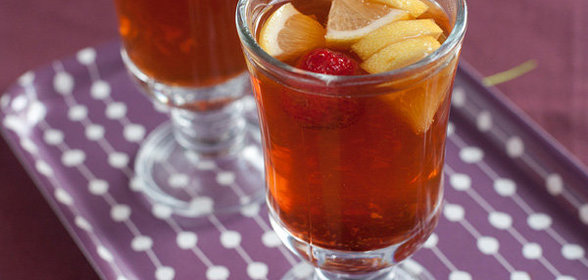 Имбирный чай с клубникой