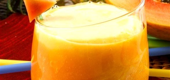 Напиток из папайи, миндаля и кардамона
