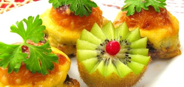 Говядина, жаренная с киви и абрикосами