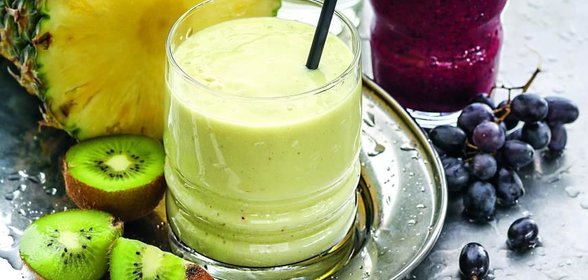 Смузи из ананаса и киви