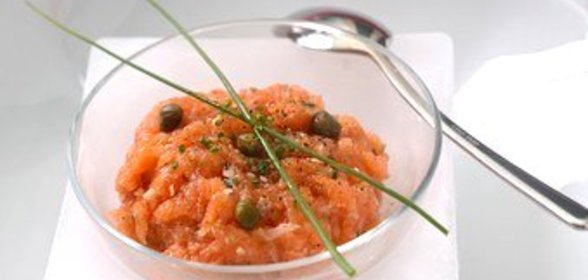 Новогодняя закуска из лосося с имбирем