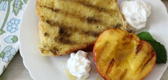 Жареные персики с кексом