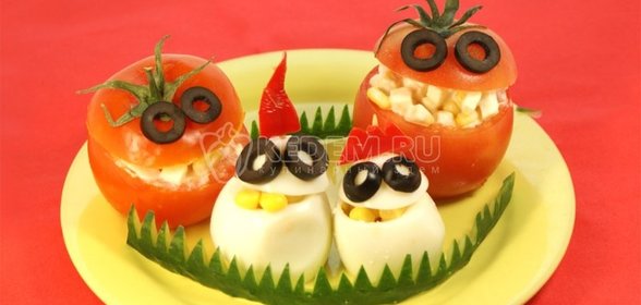 Салат из курицы с орехами