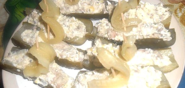 Холодная закуска из маринованных огурцов