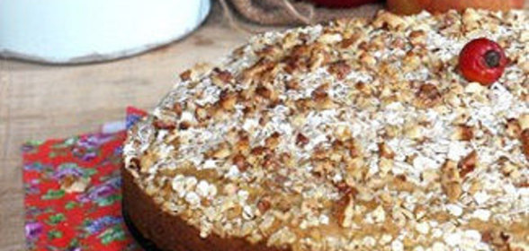 Пирог с тыквой, яболоком и орехами