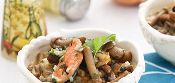 Рагу из мидий и опят в мультиварке