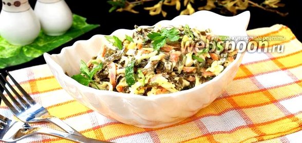 Салат с морской капустой, колбасой и сыром