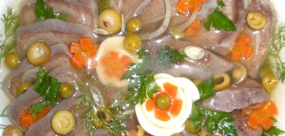 Заливное из свиного языка