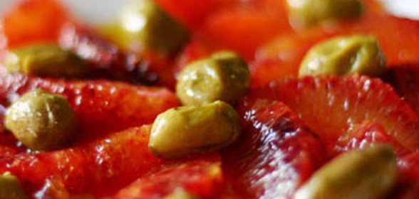 Карпаччо из апельсина и зеленых оливок