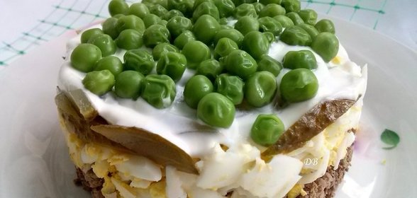 Салат с горошком