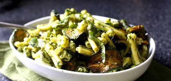 Салат из цукини и макарон