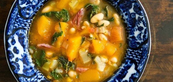 Суп с фасолью, тыквой и свиной рулькой