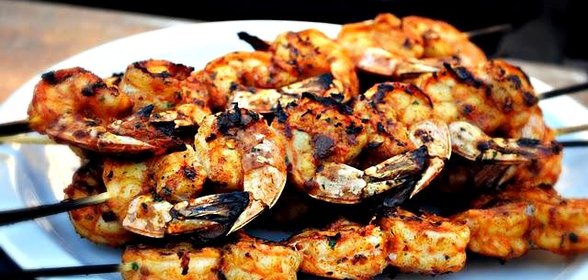 Шашлык из креветок в пряном соусе