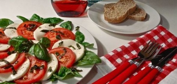 Помидоры с сыром моцарелла